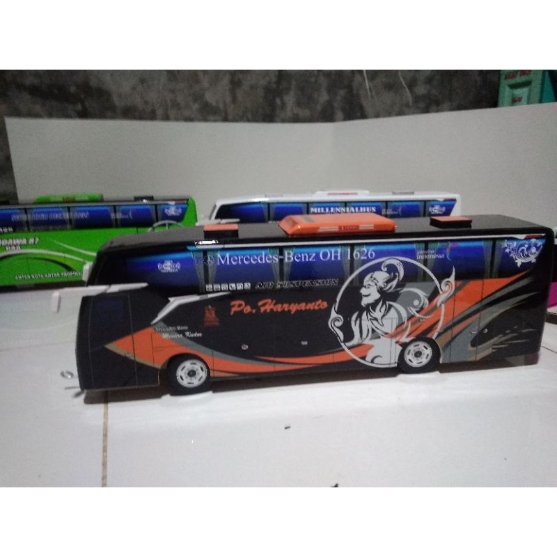 miniatur bus Haryanto