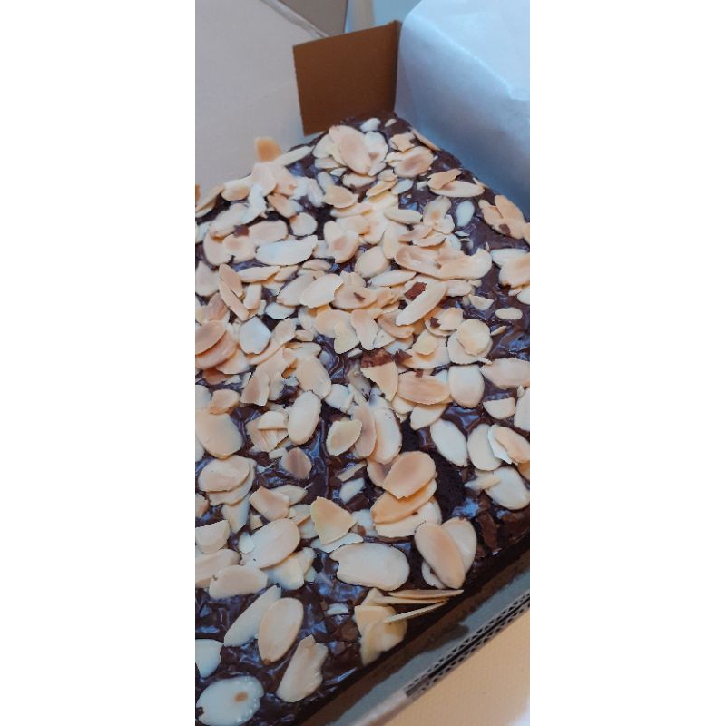 

Kue Enak - Shiny Brownies Ukuran besar 20x20
