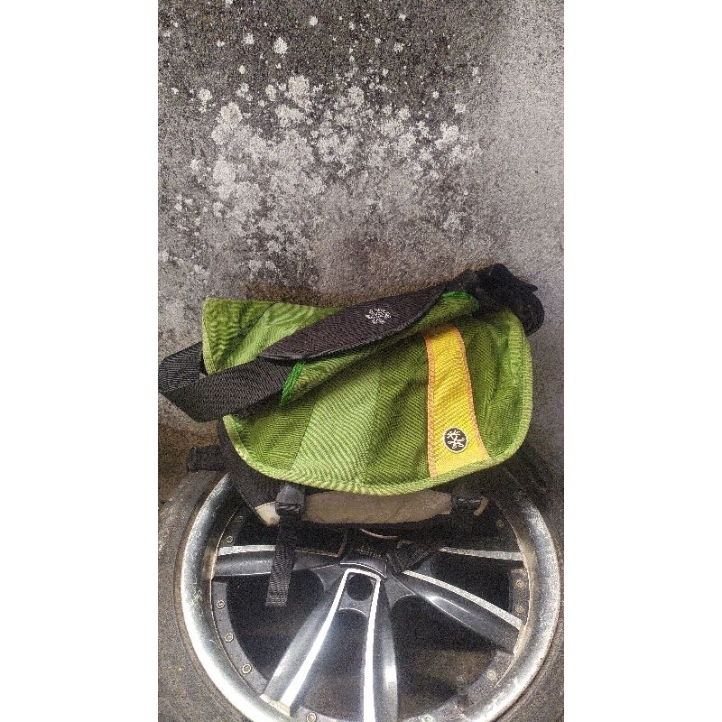 crumpler the barney rustle blanket