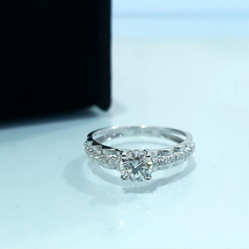 Cincin Berlian Emas Putih Asli Fashion Wanita