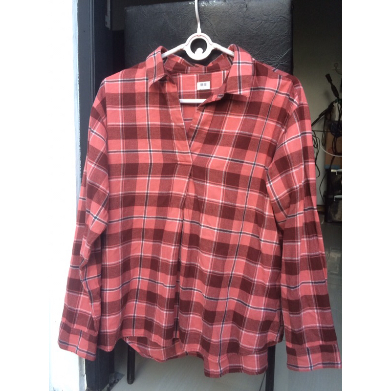Baju Atasan Wanita Flannel Uniqlo preloved