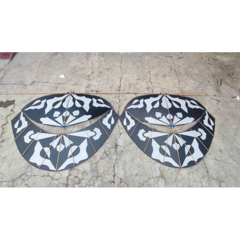 Layangan Pegon Ceper Sayap mentah 1,5 meter motif hitam putih