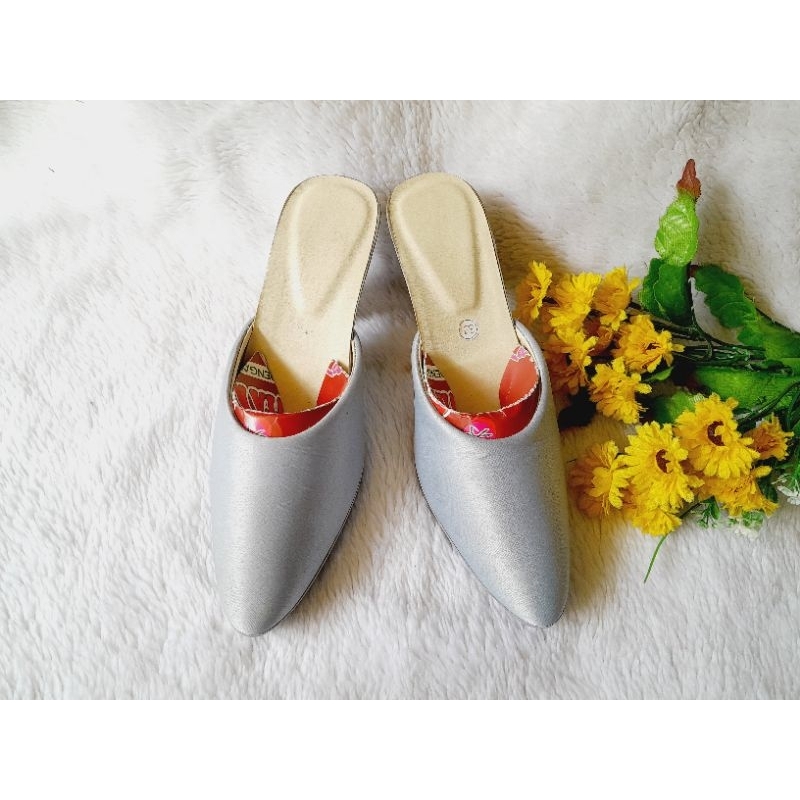 Selop Wanita Heels Warna Silver Bahan Premium