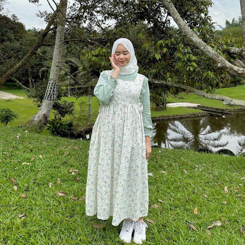 HIMARI MIDI DRESS  DRESS MIDI KOREA  OVERALL KOREAN STYLE  SLOOPY MOTIF BUNGA