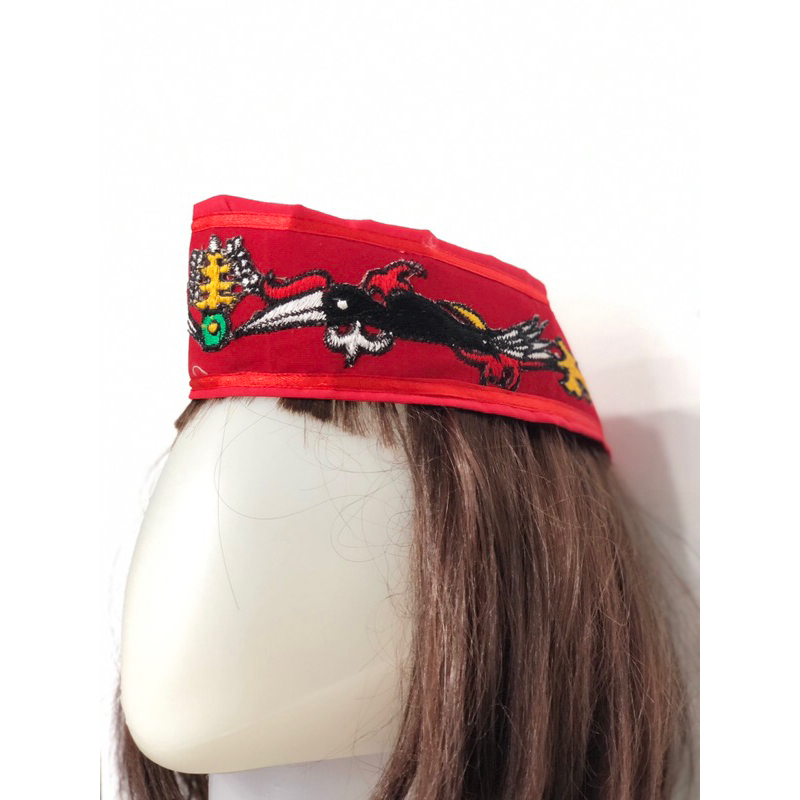 lawung dan sumping merah motif burung tingang khas dayak kalteng