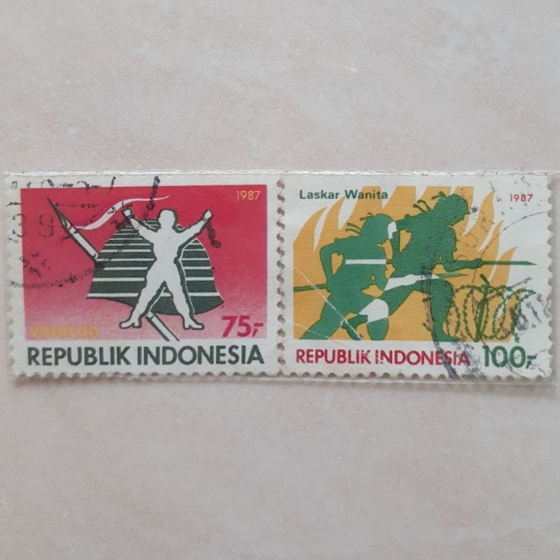 

Perangko Indonesia Kenangan Revolusi '45 Tahun 1987 set lengkap 2pcs