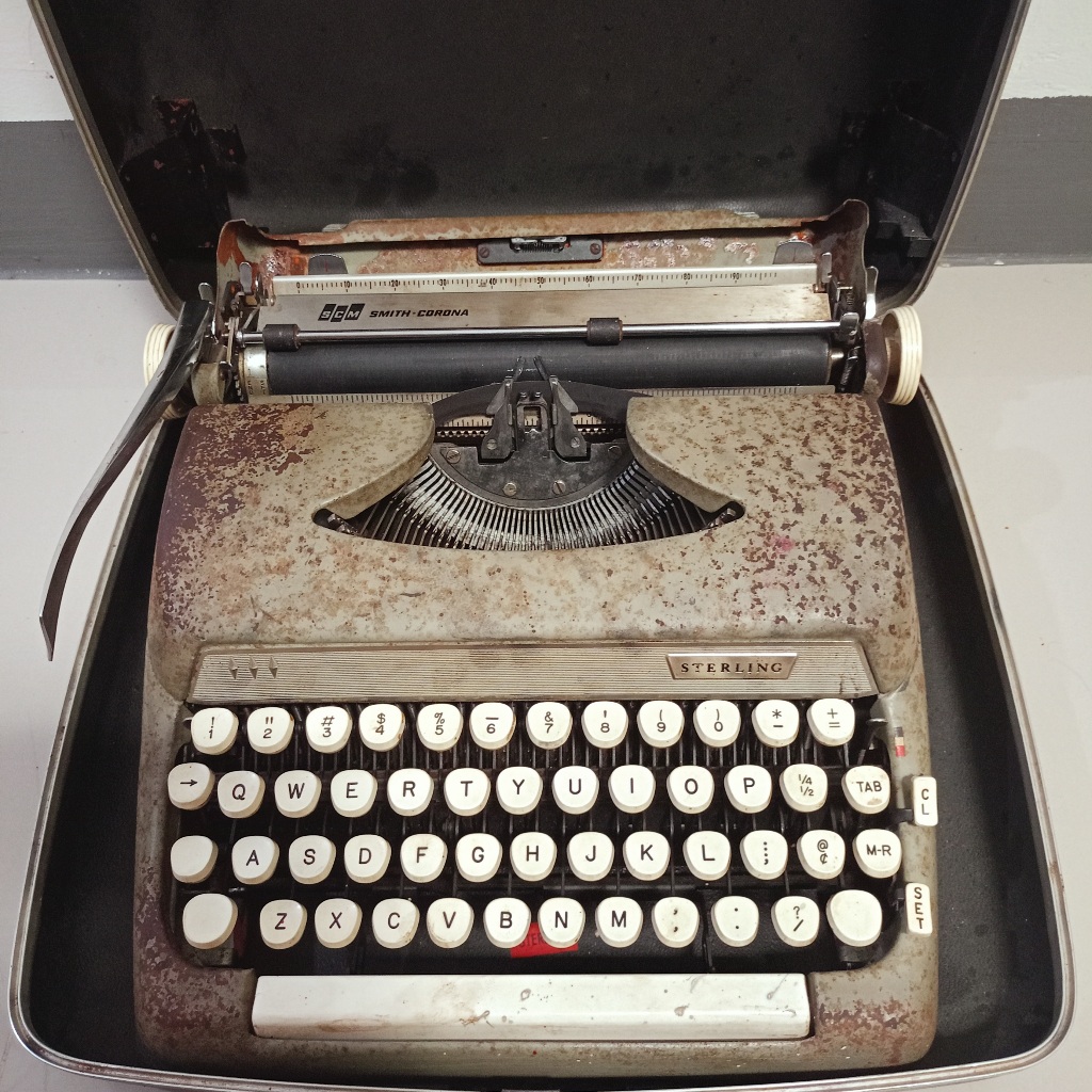 PAJANGAN DEKORASI MESIN KETIK ANTIK VINTAGE SMITH CORONA STERLING TYPEWRITER MADE IN USA - SMITH COR