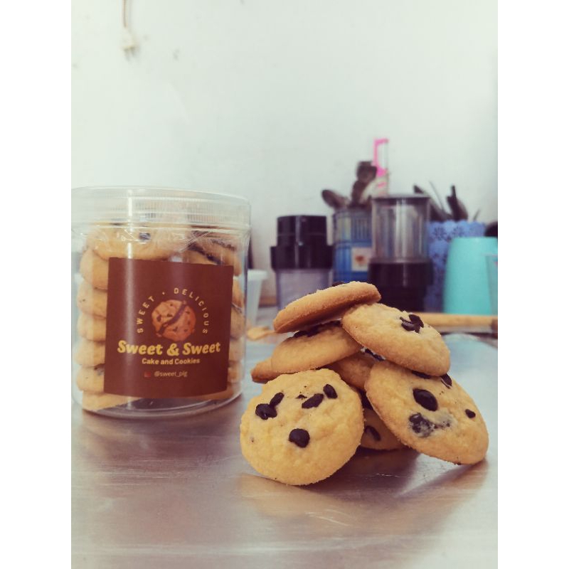 

Cookies Vanilla | Chocochips Cookies | Cookies Original | Kue kering Chocochips per toples ukuran 500ml