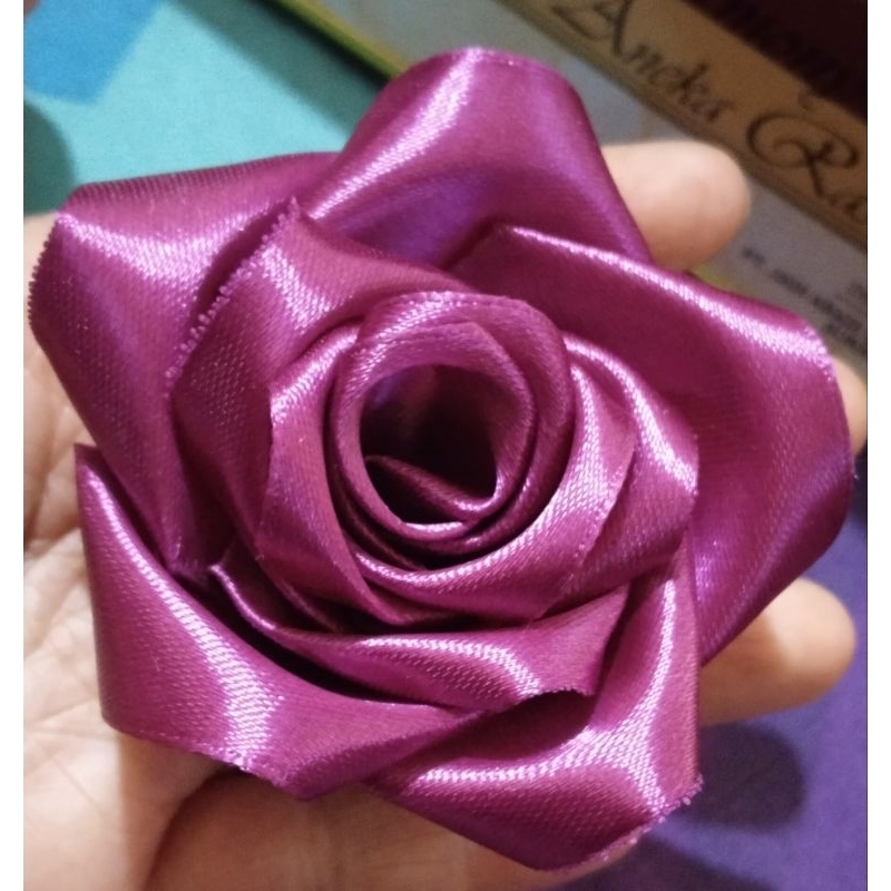 mawar pita satin ungu tua lebar +-7 cm tinggi 4cm