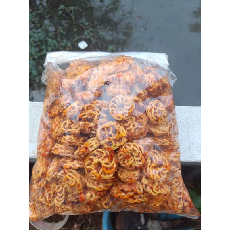 

Krupuk Seblak Kerupuk Mawar Kuning Pedas Daun Jeruk 1kg