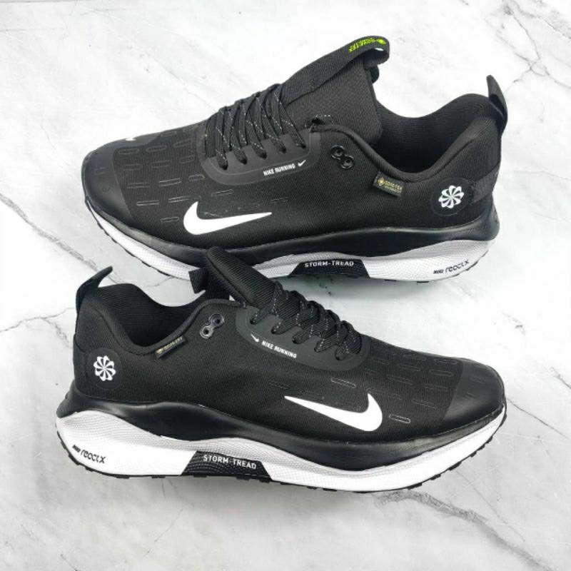Sepatu Sneakers Nike Infinity Run 4 Goretex Black White