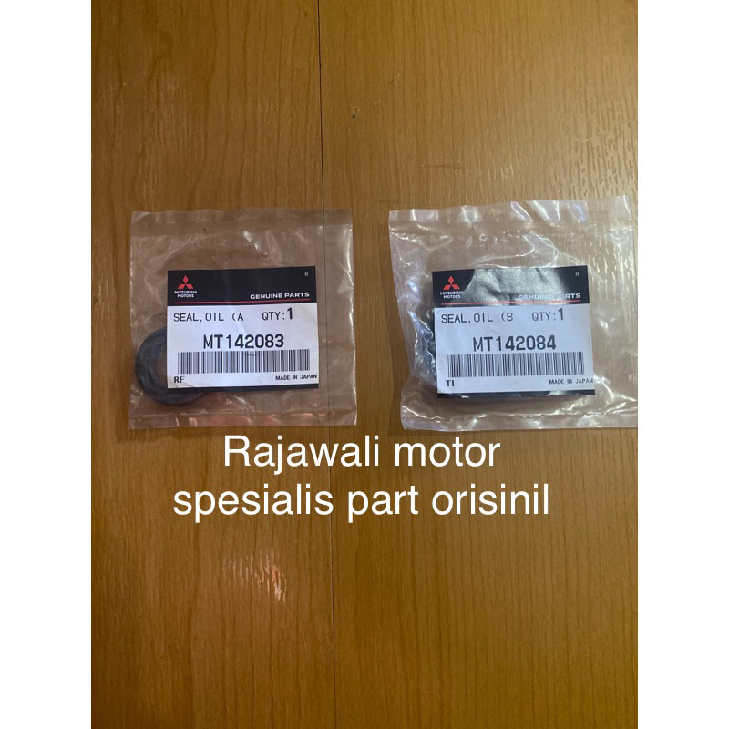 Sil Setir/ Oil Seal Worm Steering (Atas/ Bawah) T120 / L300 Bensin / L300 Diesel Lama (belum power s