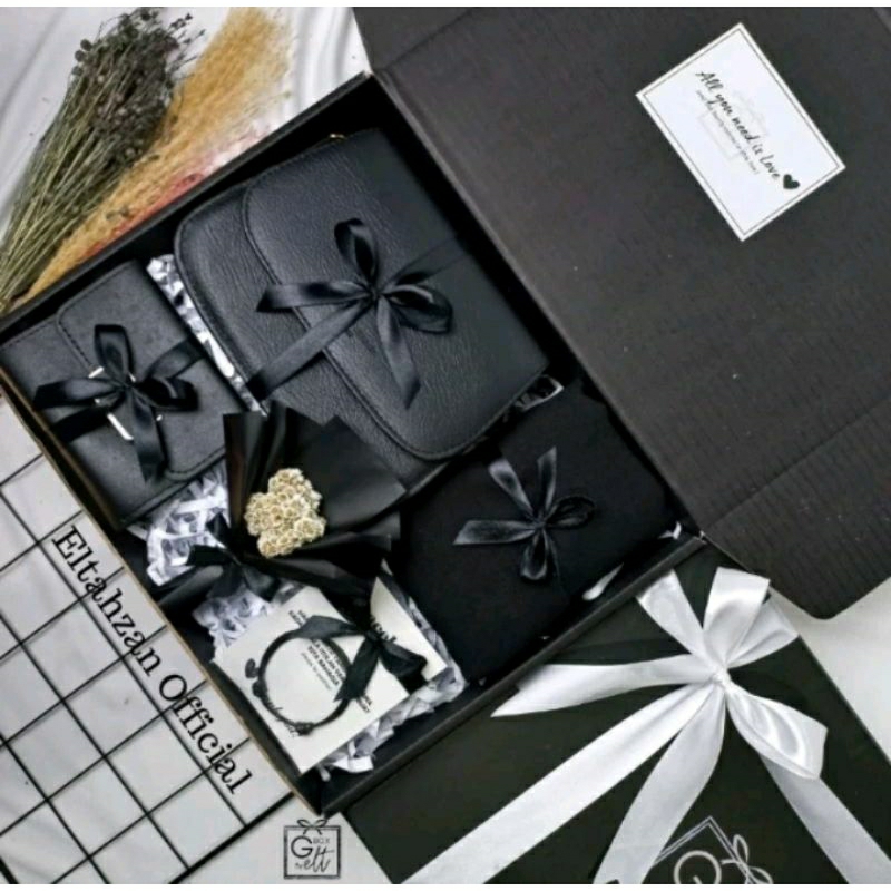 

GIFT BOX KADO ULANG TAHUN/WISUDA CEWEK 100% REAL