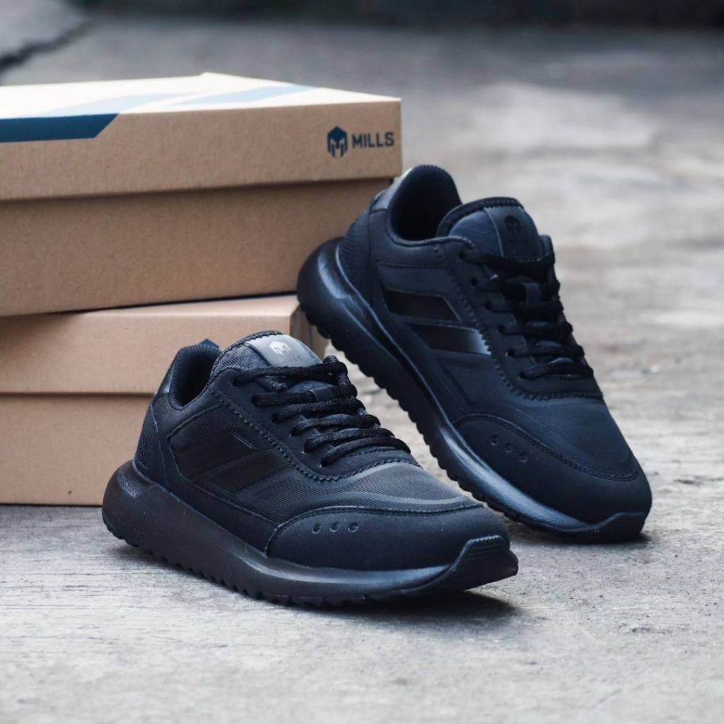 mills ultra clasica core all black Sepatu running mills original