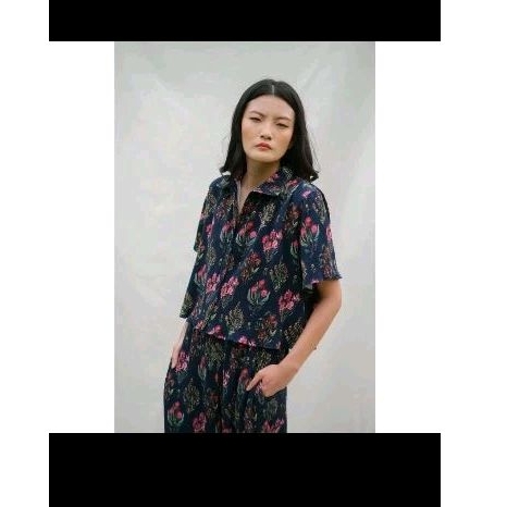 kemeja pleats "KYRRA" midnight preloved