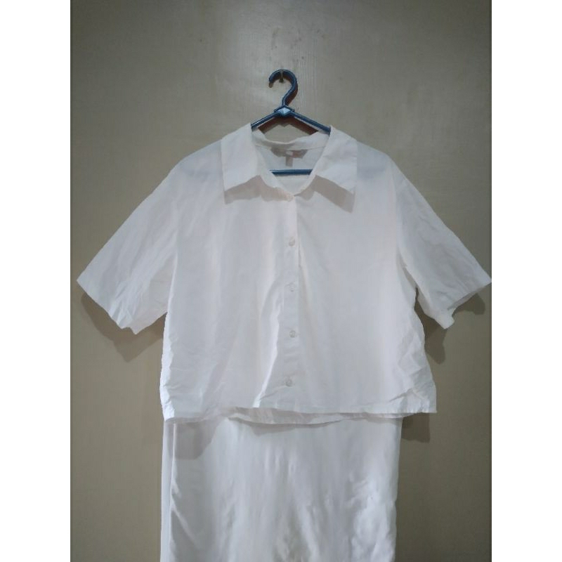 kemeja putih crop