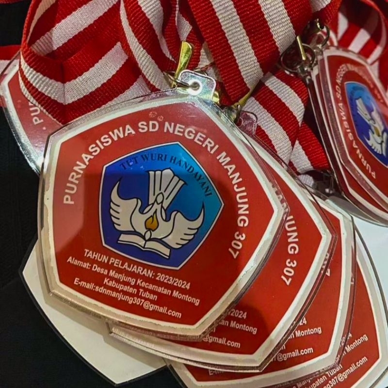MEDALI WISUDA CUSTOM/SEGI LIMA/AKRILIK/GORDON