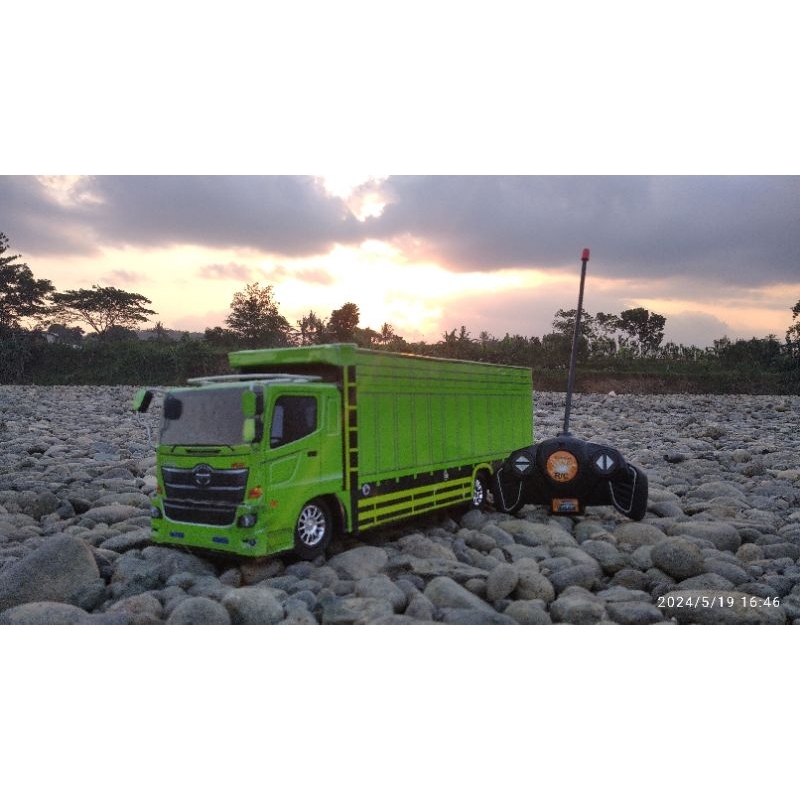 Miniatur Viral Truk Tronton Hino 500 hijau Remot