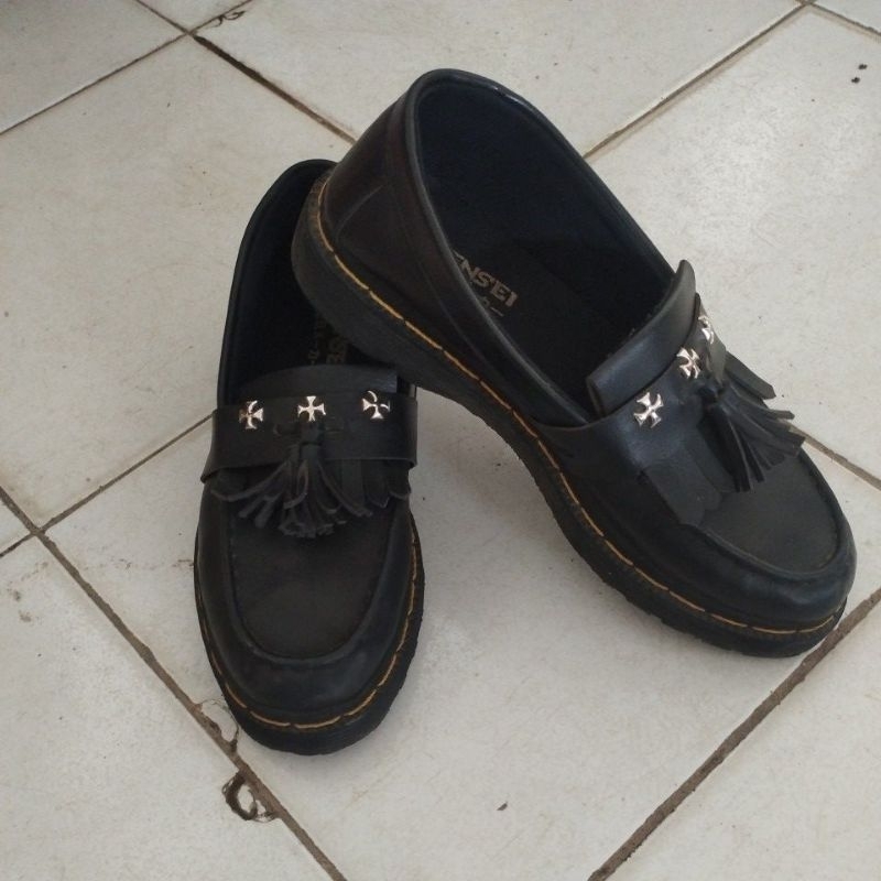 sepatu dockmart