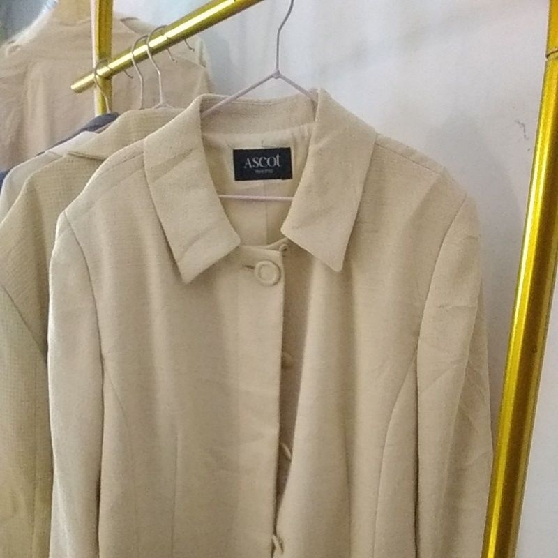 Blazer wanita cream