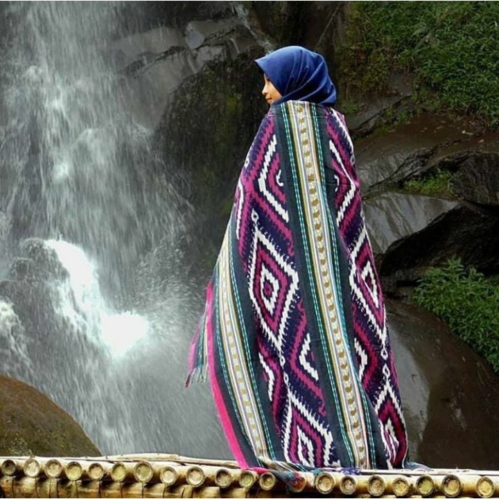 KAIN TENUN BLANGKET by Pandhawa Ethnic KAIN SELIMUT TENUN PRE WEDDING MOTIF TORAJA DAYAK NTT LOMBOK