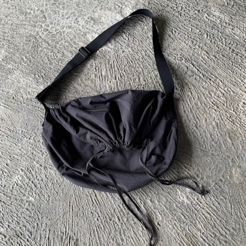 UNIQLO DRAWSTRING BAG