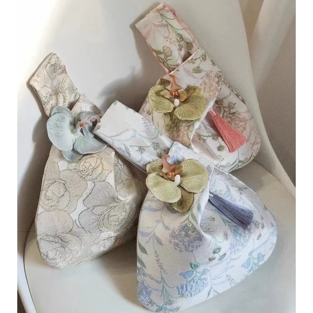

Bayar Di Tempat Pouch Hampers Gift Bag Natal Imlek Lebaran Premium Tas Kantong Bingkisan
