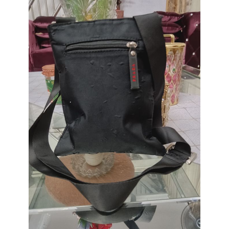 PRADA tas selempang/Tas HP keren nan menawan tas second super branded/Size P .18 Cm  X  T.20)Cm/3Poc