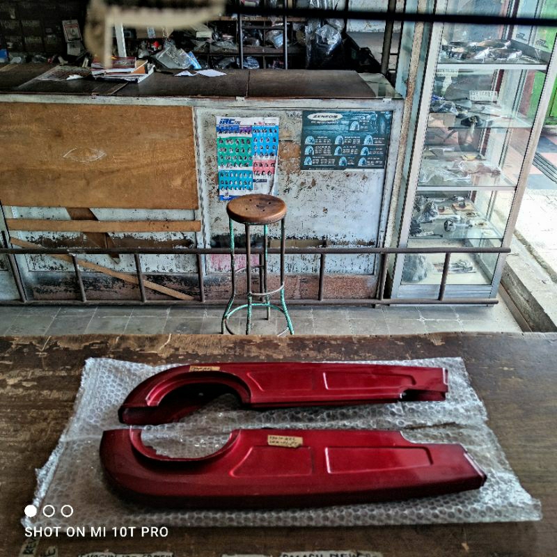 Katengkas Tutup Rantai Full Honda CS90 S90Z Merah Original Honda Japan
