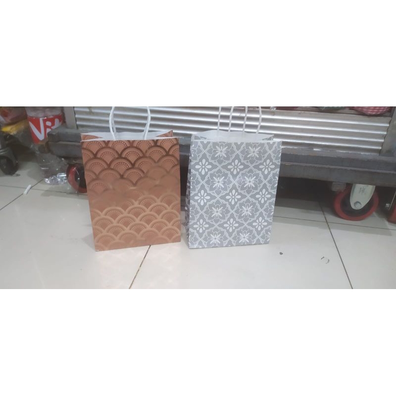 

paper bag buku motif new isi 10 pcs terlaris dan termurah