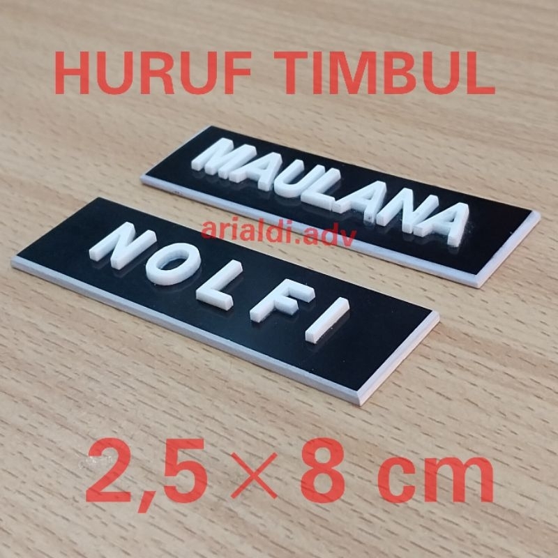 

papan nama dada acrylic timbul ukuran 2,5×8 cm nametag timbul premium