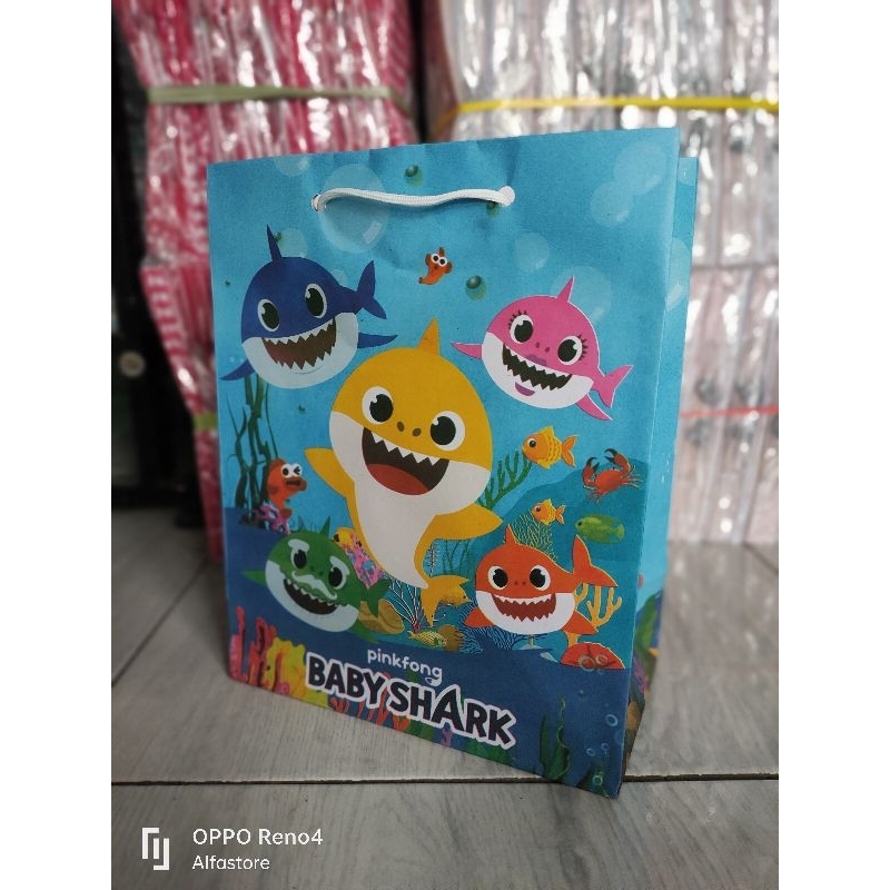 

Paperbag/Tas Kertas Karakter Hello Kitty Ikan Baby shark Tayo Uk.P20xL10xT25