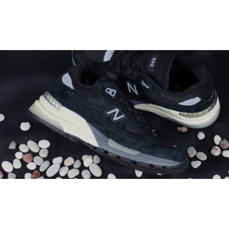 New Balance 992 Black Grey