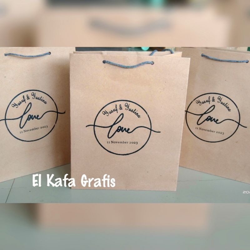 

Paperbag Sablon | Harga perlusin/12pcs | Paperbag ukuran lengkap