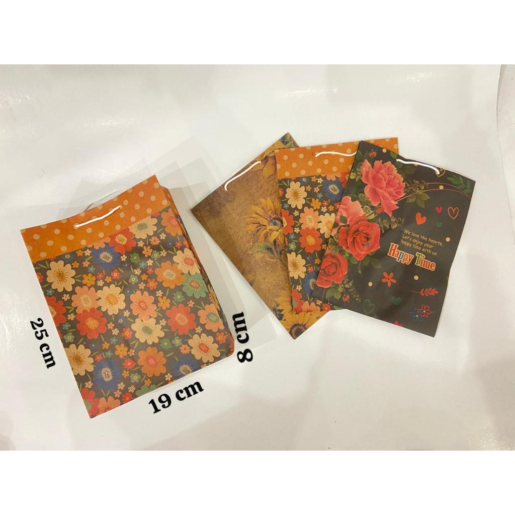 

Paper Bag Motif batik / Paperbag warna / Tas kertas ukuran KECIL
