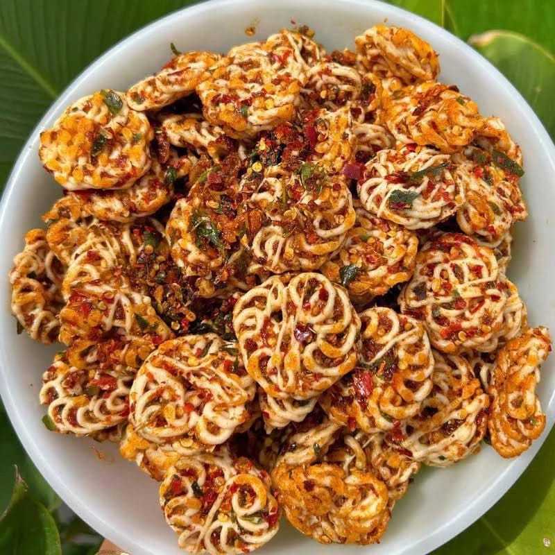 

Kerupuk pedo seblak viral kerupuk mawar pedas daun jeruk 500gr