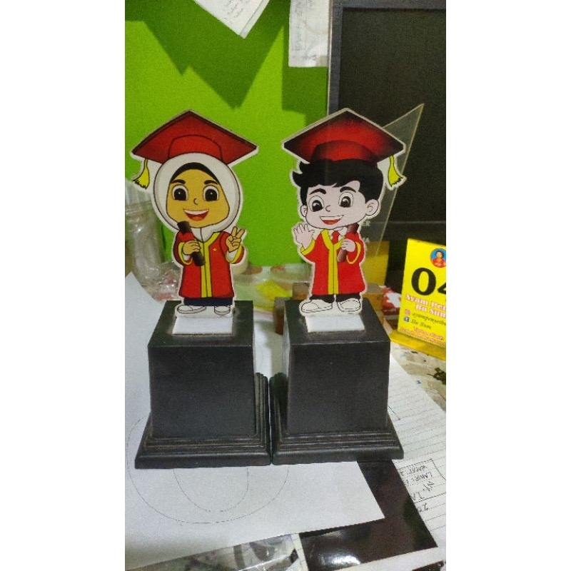 

piala wisuda