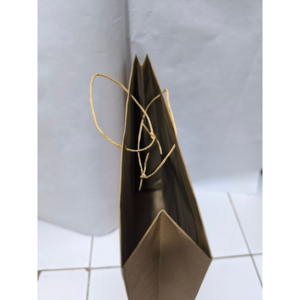 

PAPERBAG TAS KERTAS POLOS JUMBO (P25,5 L7 T31,5}