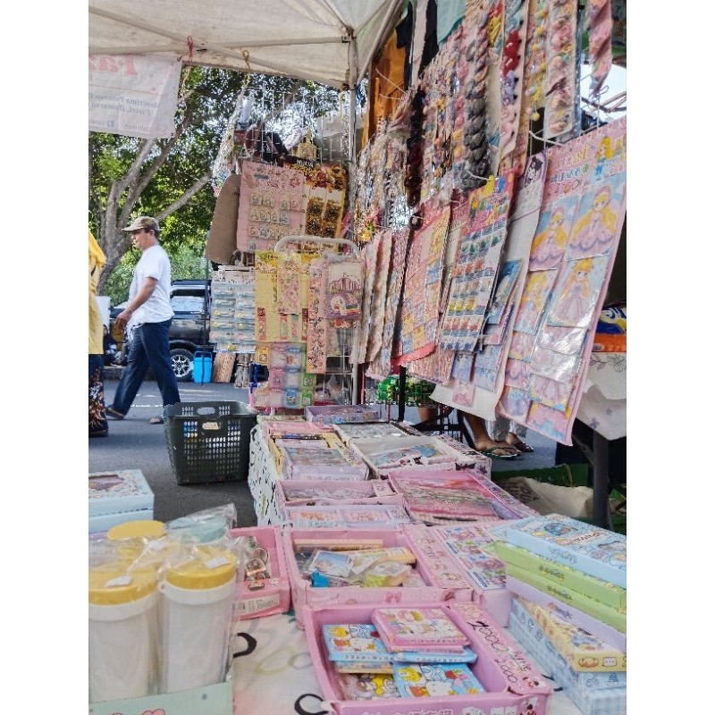 

paket stiker dan alat tulis