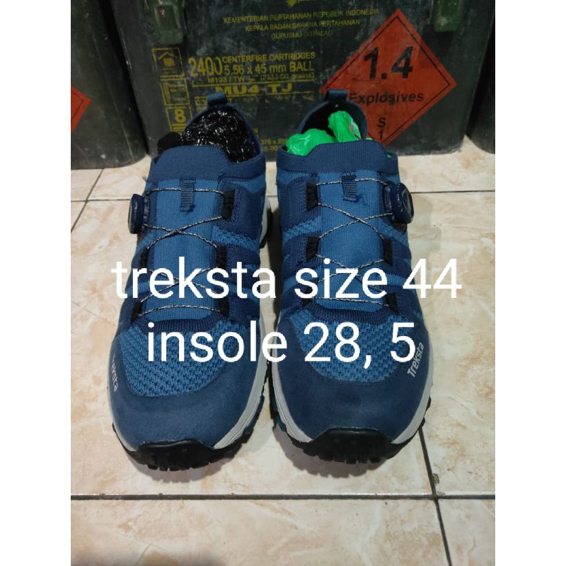 sepatu outdoor treksta