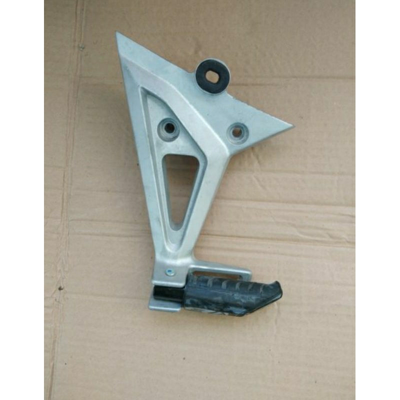 footstep foot step pijakan kaki belakang revo fit foot step kiri revo fit fi original