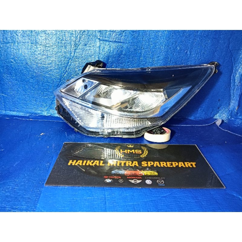 Headlamp lampu depan Daihatsu Sigra 2022 2023 smoke ORI