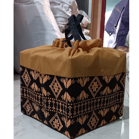 

Stok Banyak Tas hajatan goodie bag serut batik uk 2 x 2 batik SMB