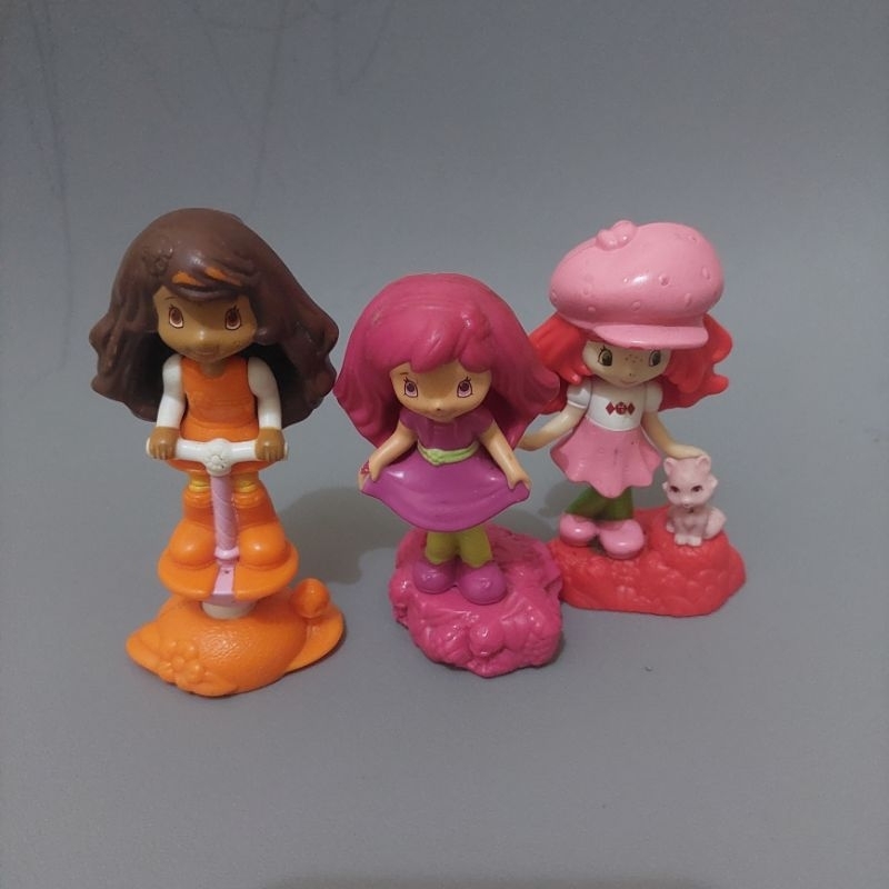 mainan cewek figure  strawberry shortcake strawbery preloved