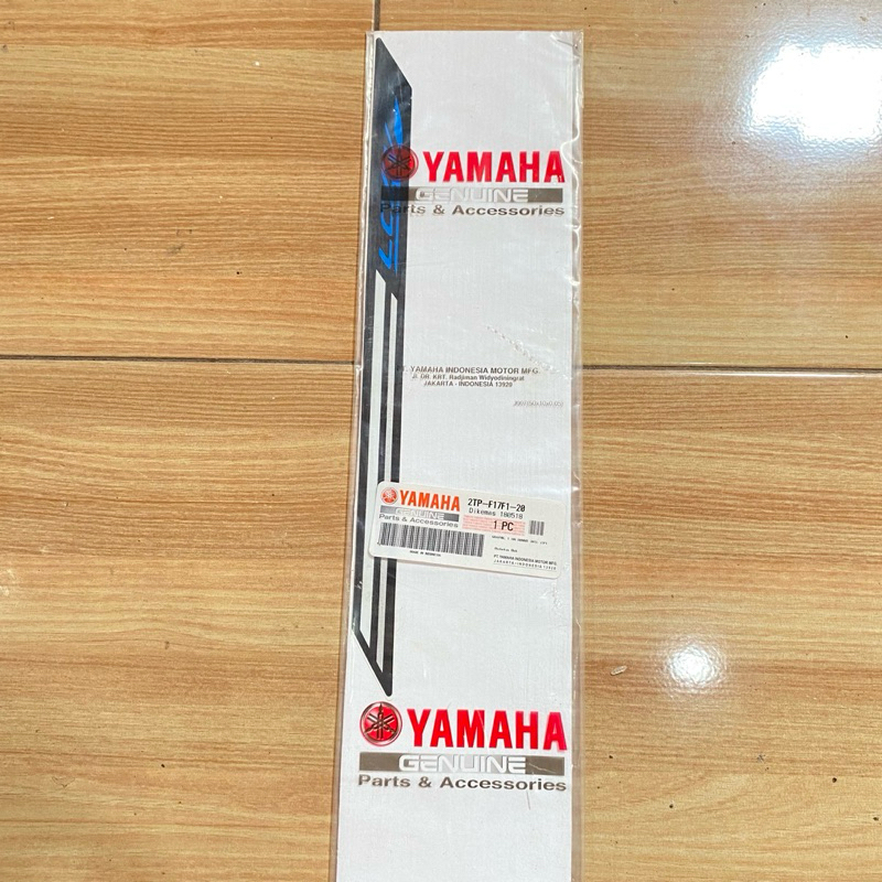Striping stiker Body belakang KIRI Yamaha Vixion new NVA 2015 abu abu original YGP