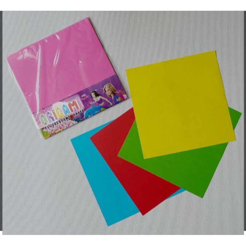 

Kertas origami dengan varian warna