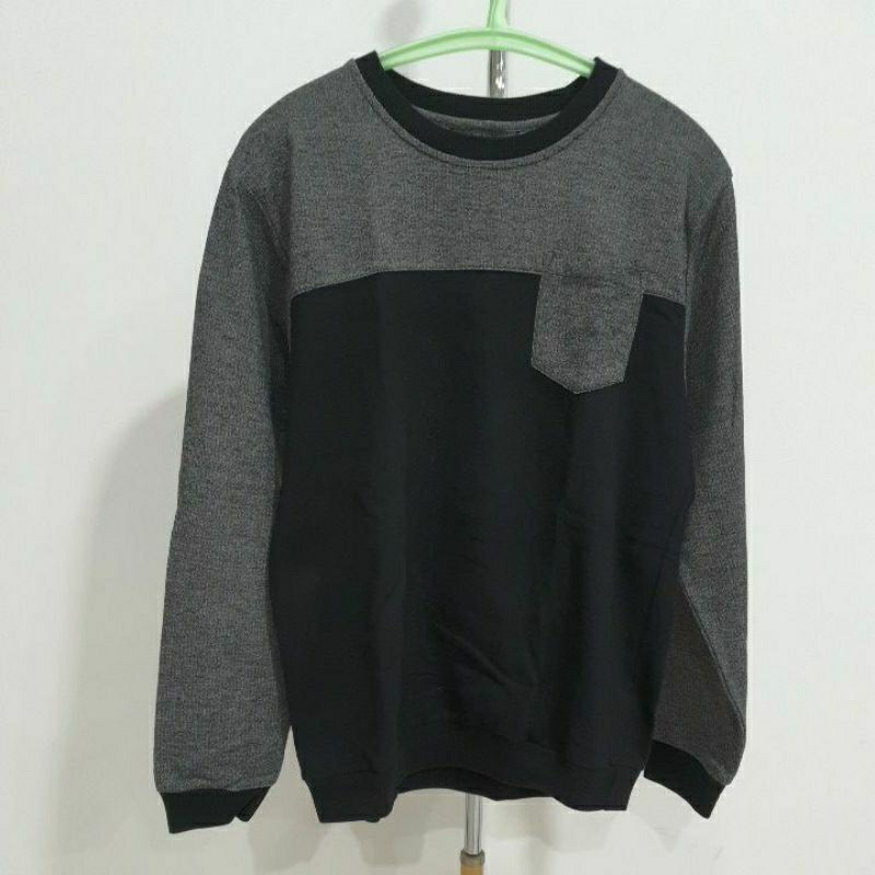 Kaos lengan panjang/ sweater DETAILS  preloved size M
