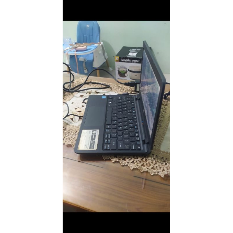 Laptop Acer Aspire ES11