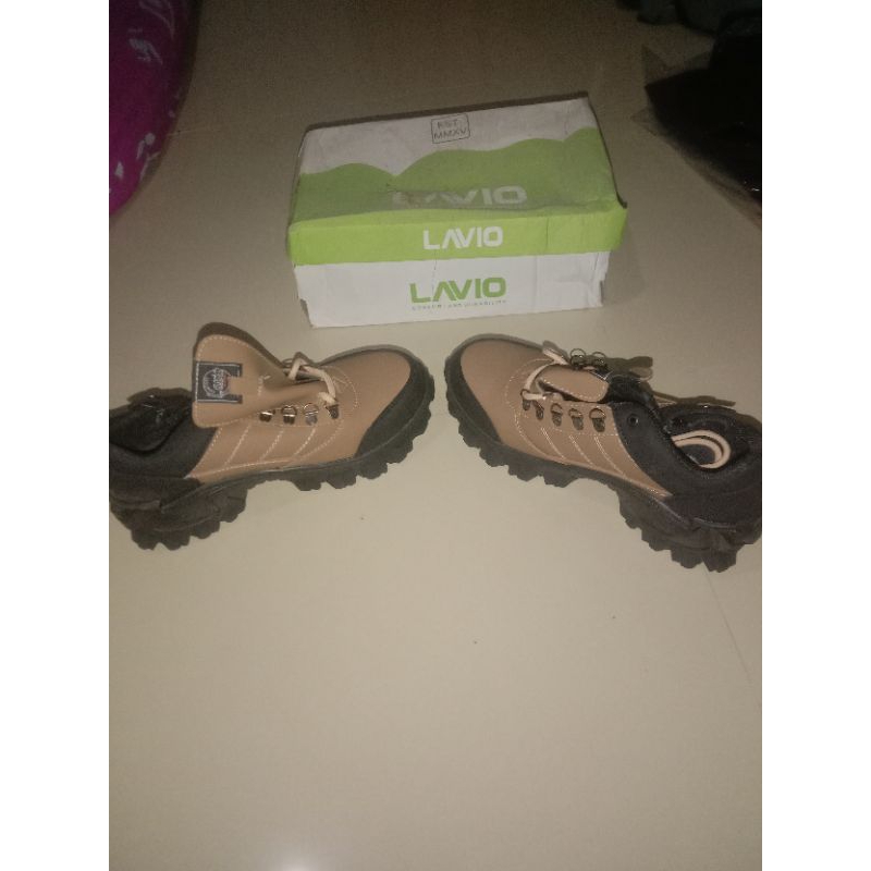 sepatu lavio