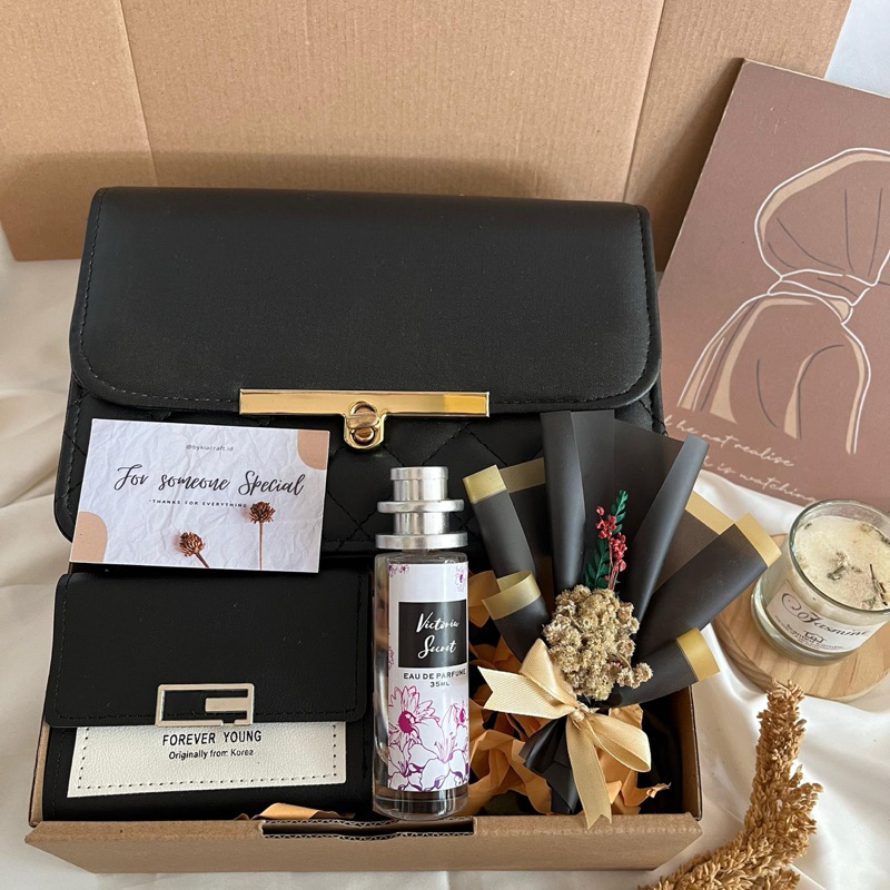

PAKET HAMPES TAS KADO CEWEK ULANG TAHUN SIMPEL KECE MURAH